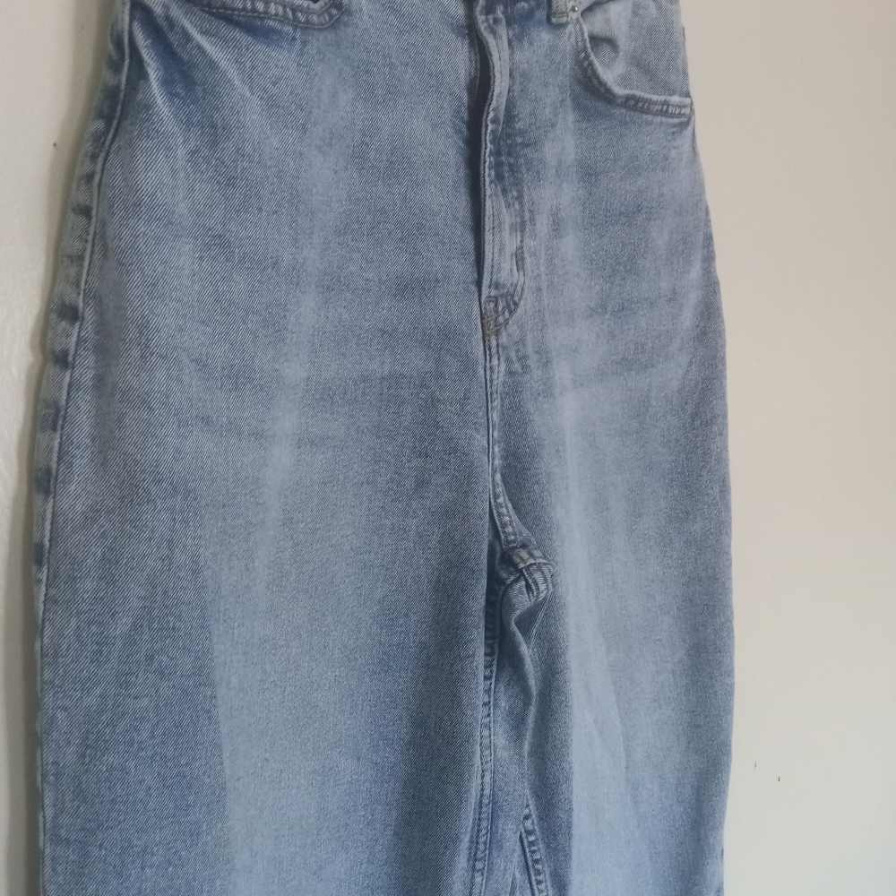 H&M High Rise Light Blue Jeans - Picture 2 of 9